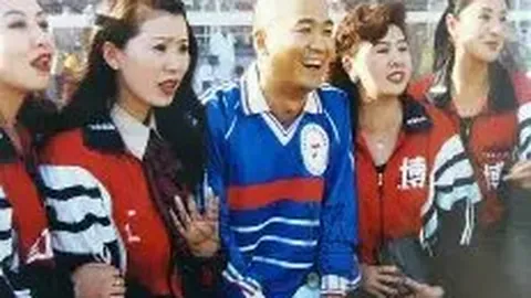 鹿晗关晓彤甜蜜同框，情侣帽下秀恩爱新招